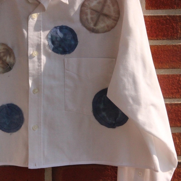 Simple Abstract Button Down - Picture 3 of 5